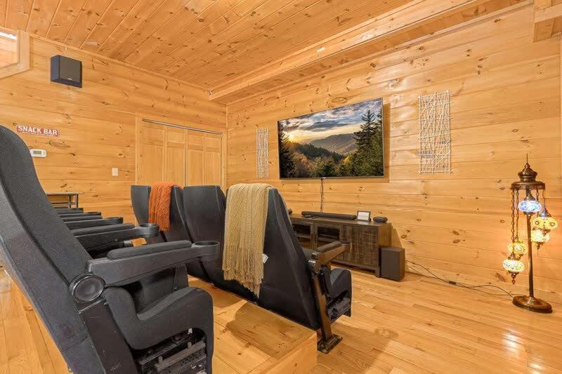 개틀린버그 Movie Theater Hot Tub View Mountain Escape 빌라 외부 사진